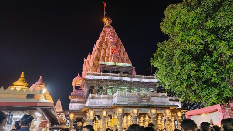 Mahakaleshwar_Temple,_Ujjain (1)